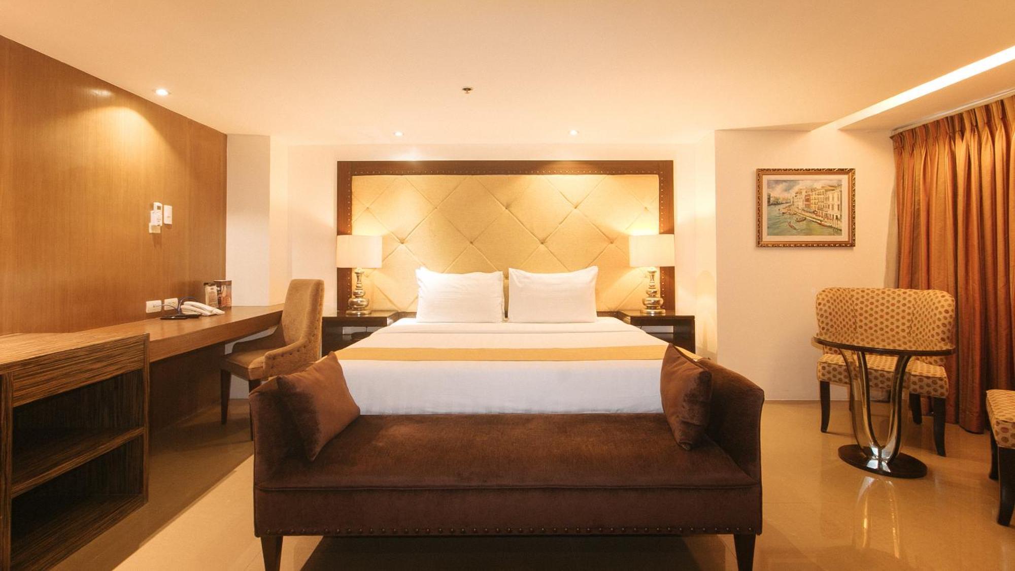 Torre Venezia Suites Quezon City Exterior photo