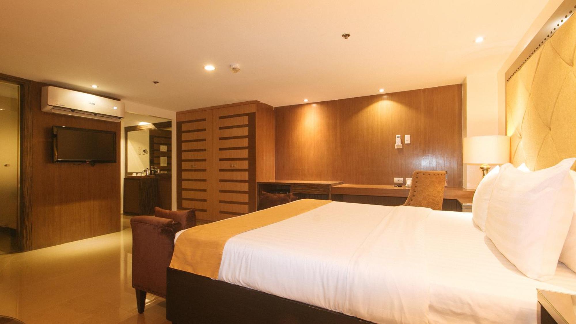 Torre Venezia Suites Quezon City Exterior photo