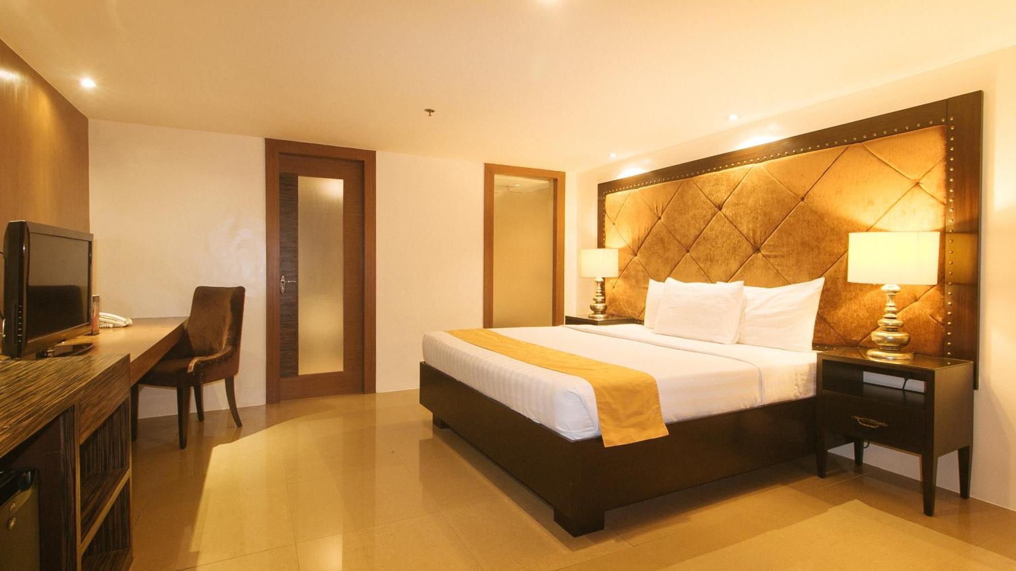Torre Venezia Suites Quezon City Exterior photo