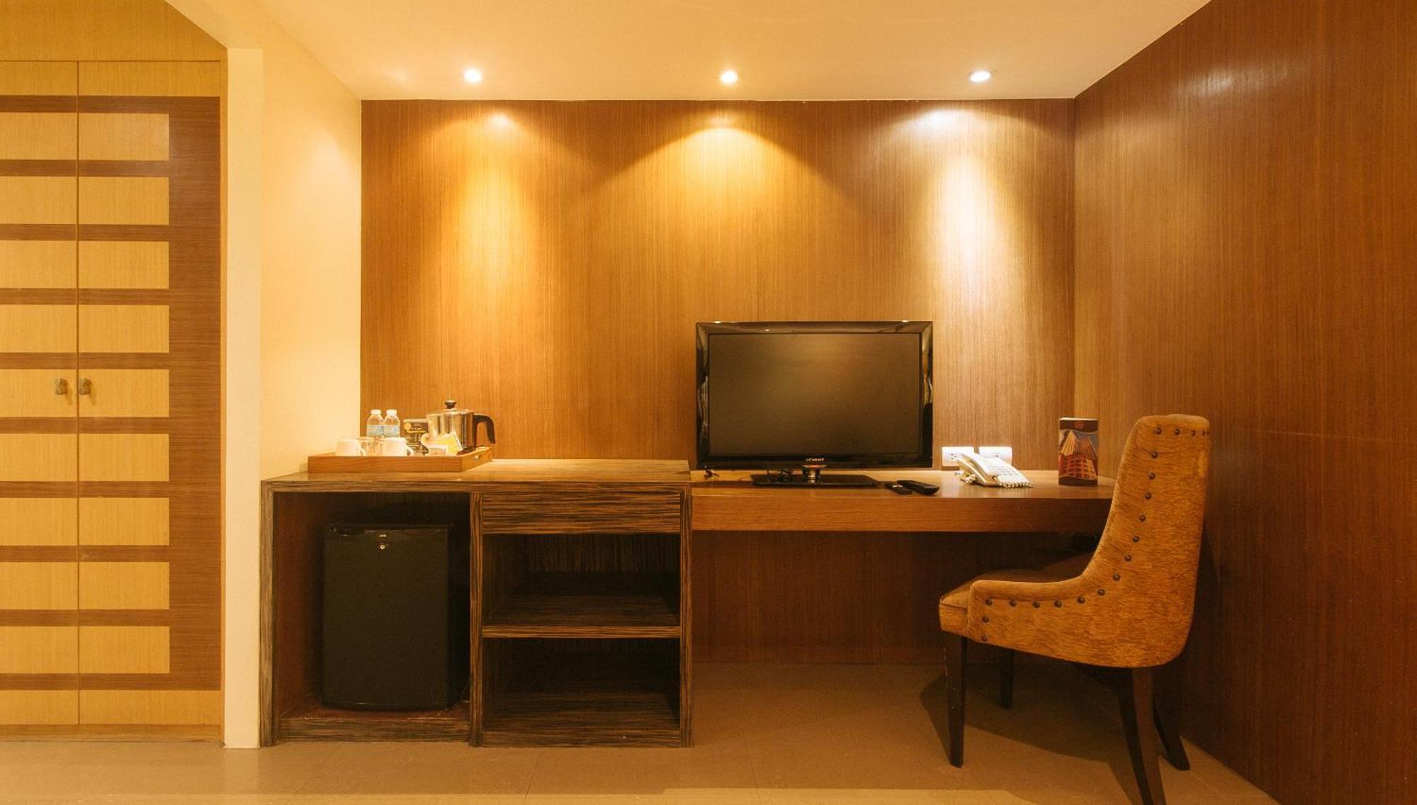 Torre Venezia Suites Quezon City Exterior photo