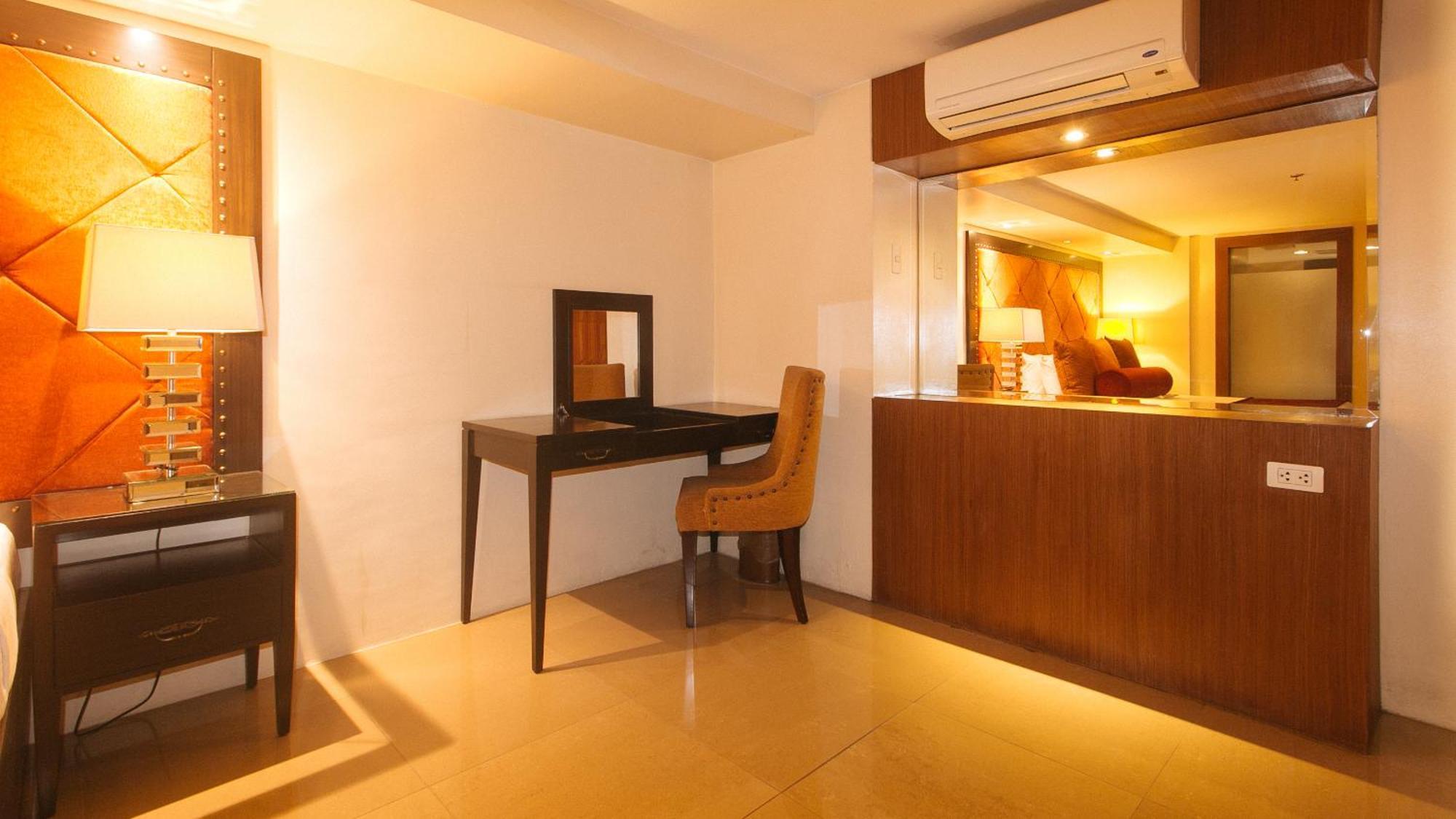Torre Venezia Suites Quezon City Exterior photo