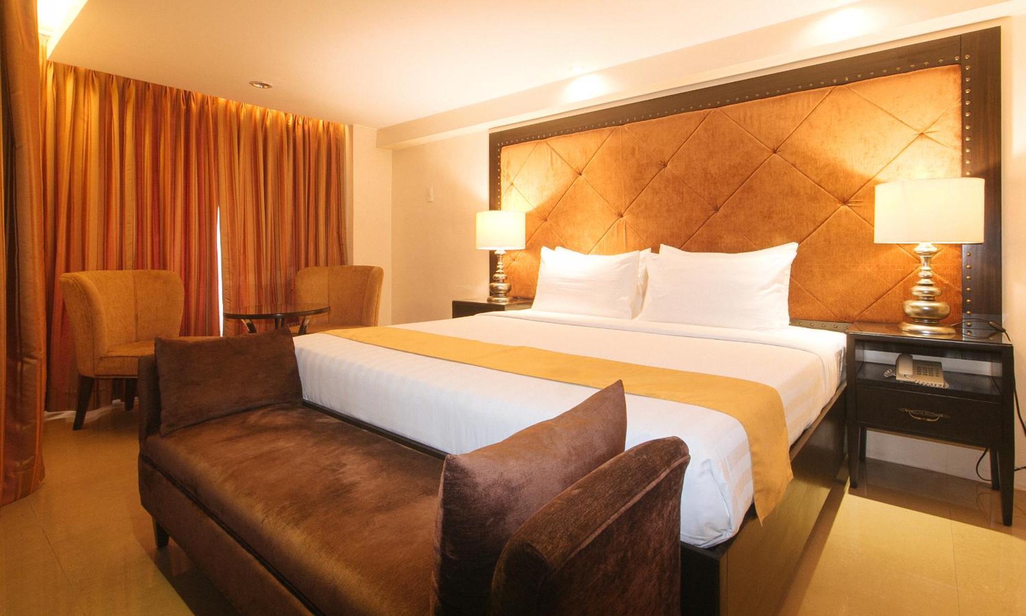 Torre Venezia Suites Quezon City Exterior photo