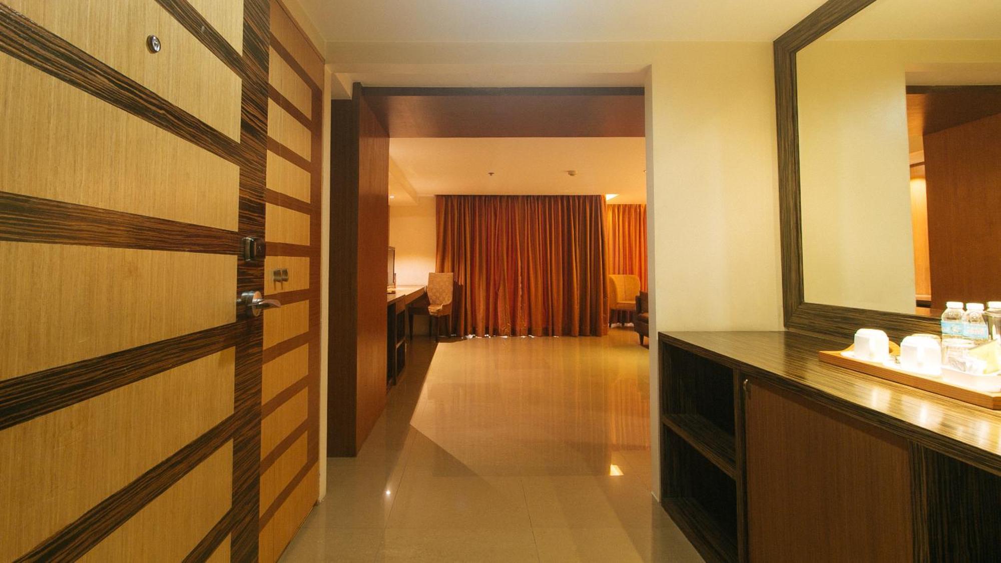 Torre Venezia Suites Quezon City Exterior photo