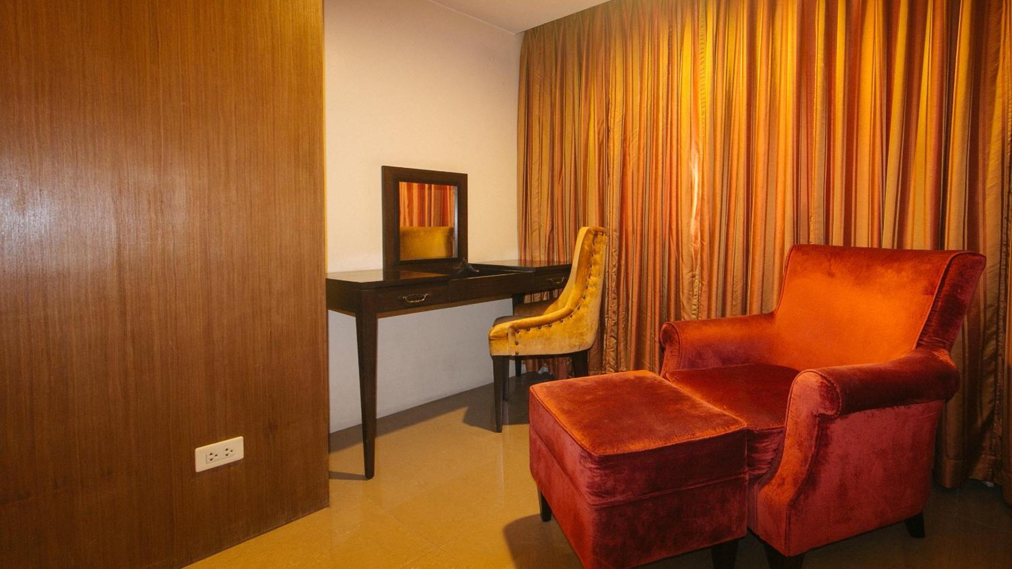 Torre Venezia Suites Quezon City Exterior photo