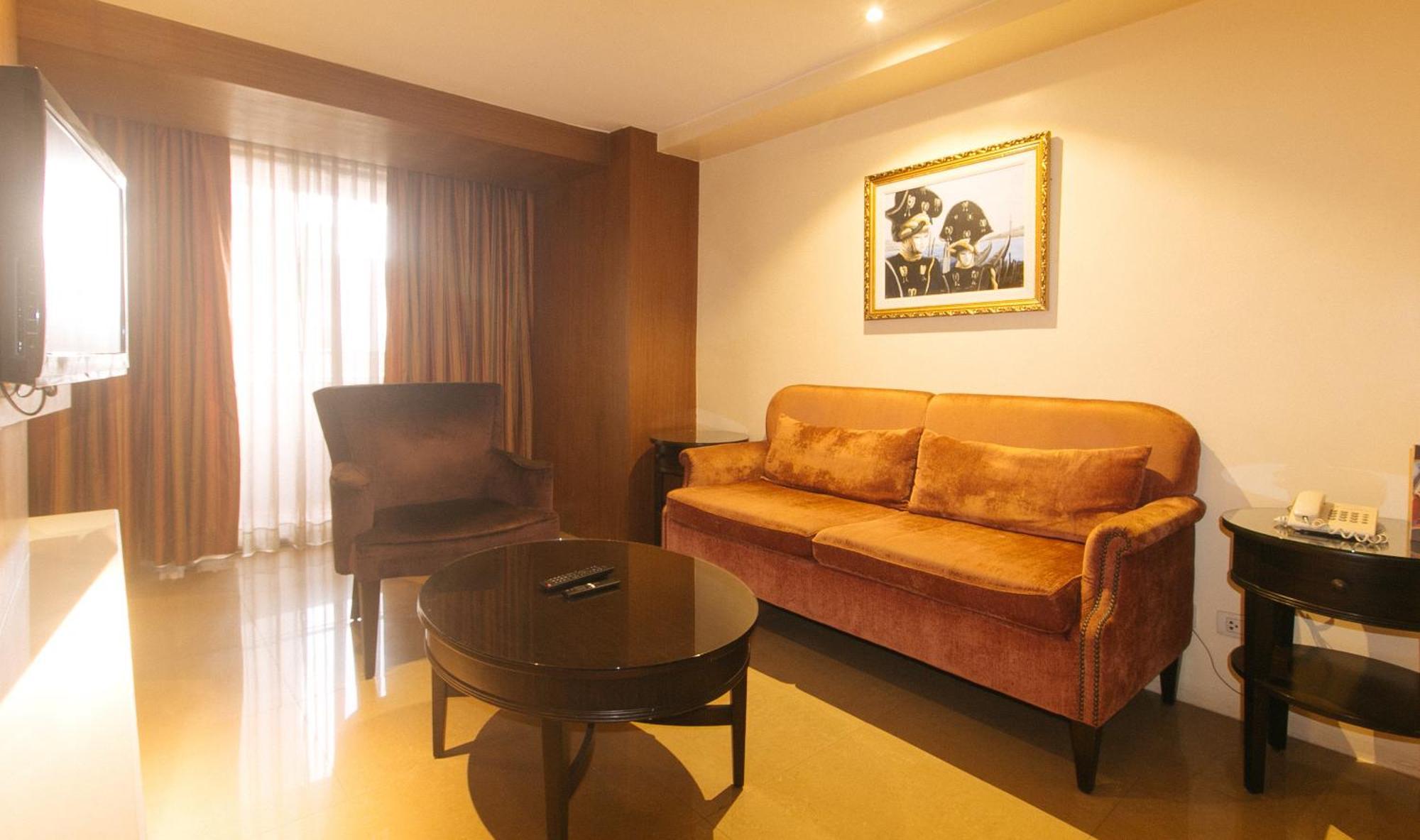 Torre Venezia Suites Quezon City Exterior photo